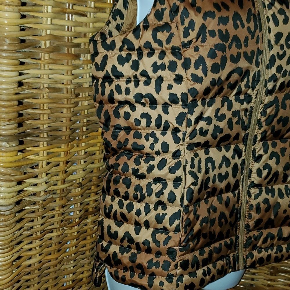 Lands End Down Puffer Leopard Vest S NEW - Picture 3 of 8